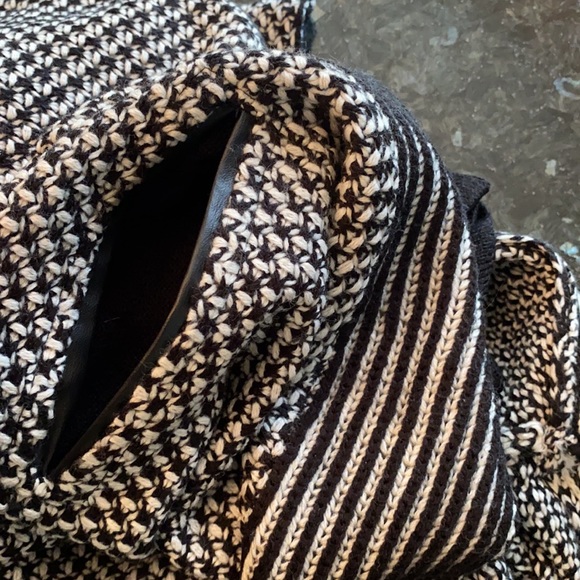 Turtleneck poncho - Picture 6 of 6